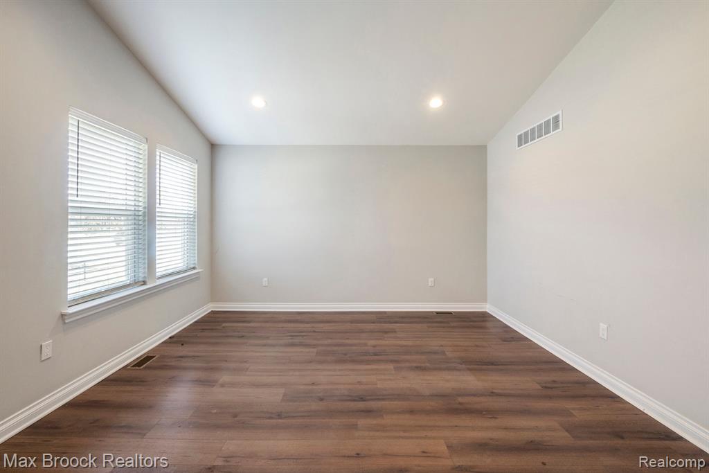 26730 Rialto Street Madison Heights, MI 48071 - Photo 11 of 21