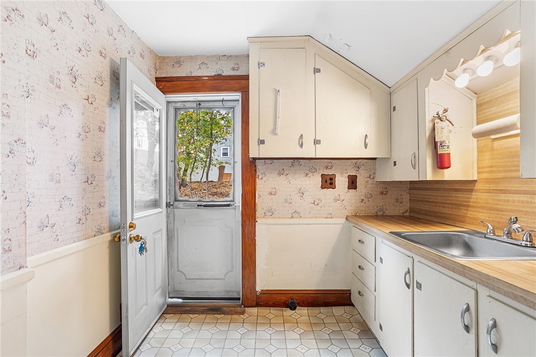 108 Rodman Street Woonsocket, RI 02895 - Photo 12 of 23