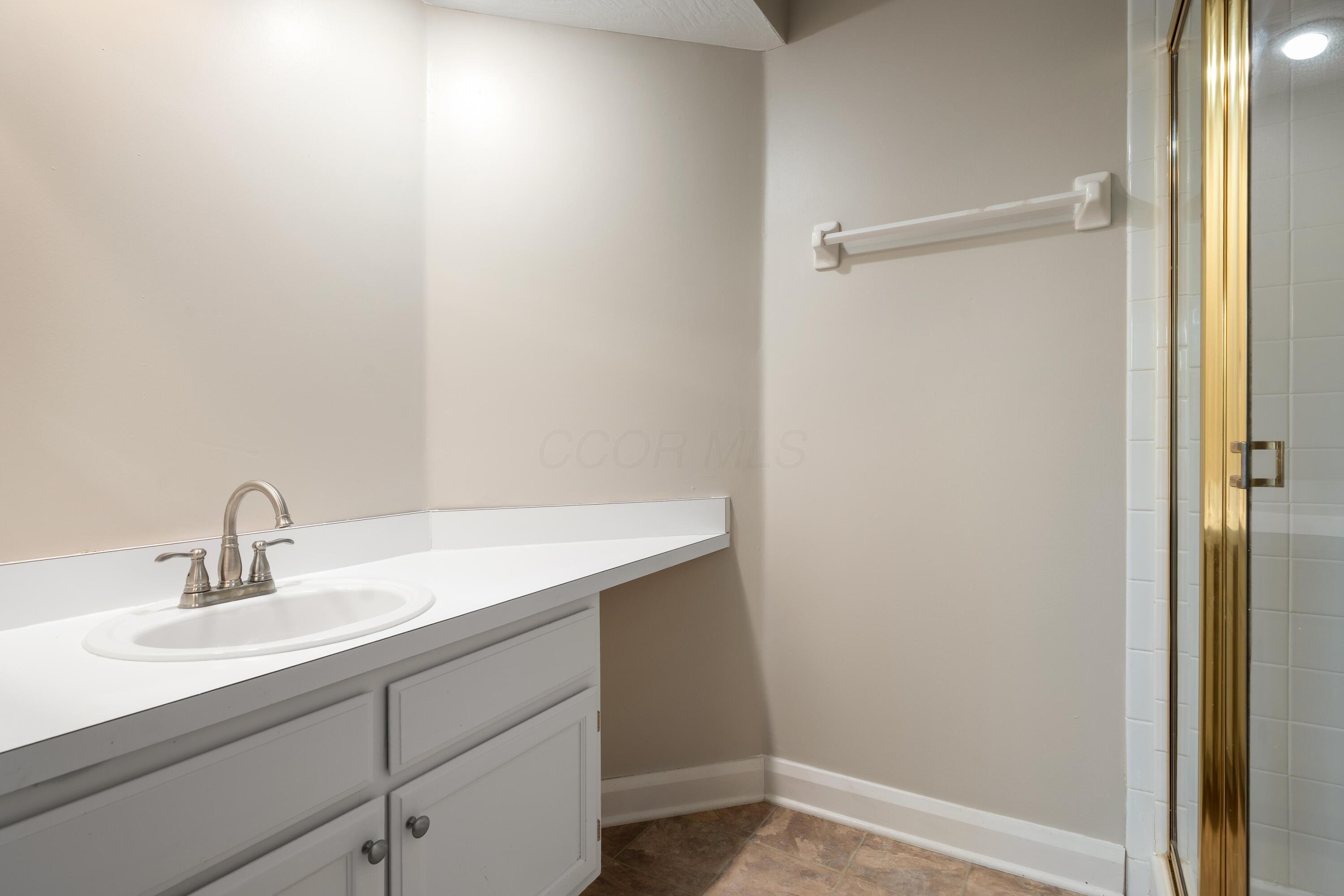 6770 Heatherstone Loop Dublin, OH 43017 - Photo 29 of 32 Guest bathroom