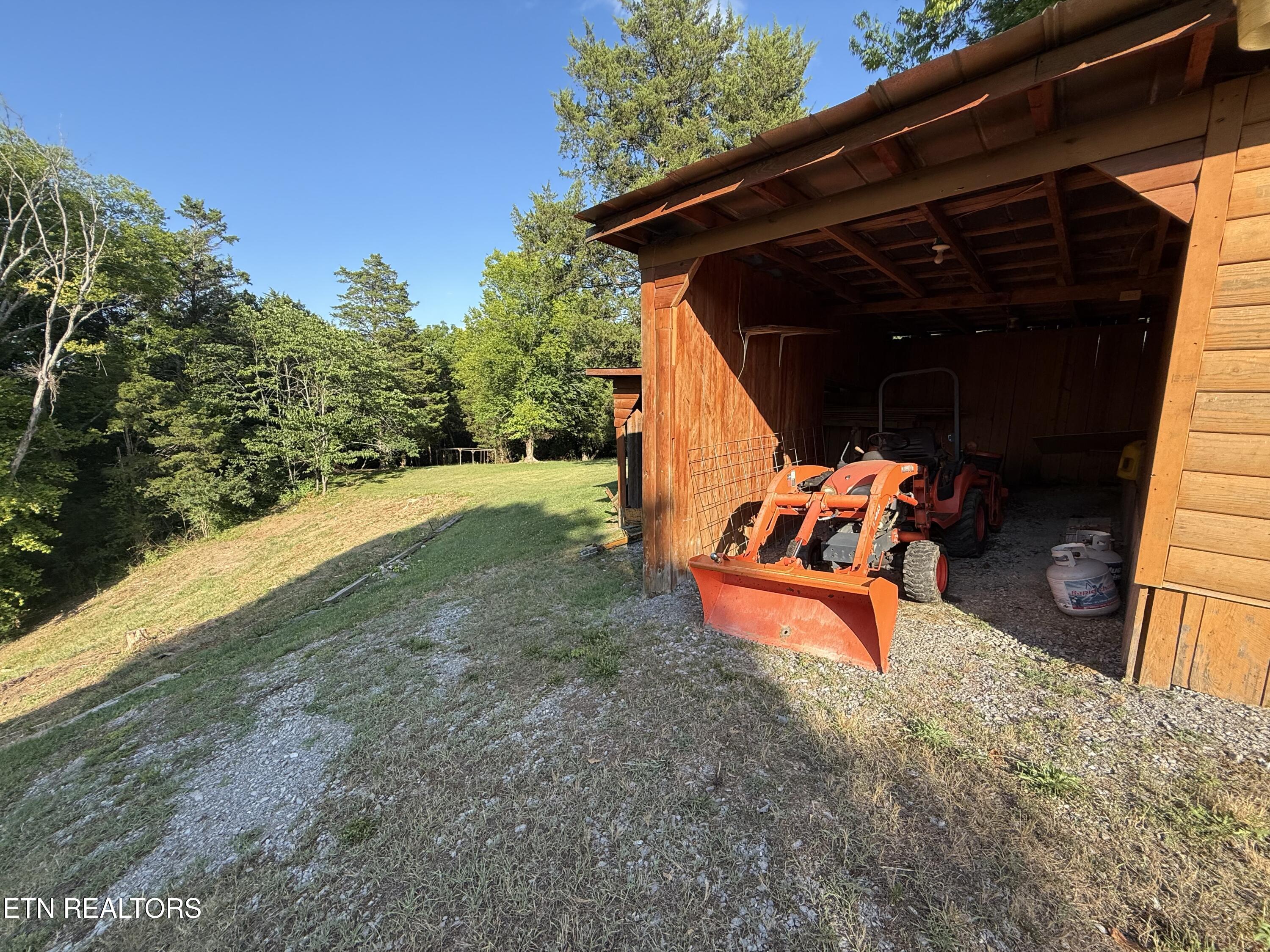 1869 East Old Topside Road Louisville, TN 37777 - Photo 33 of 39 O