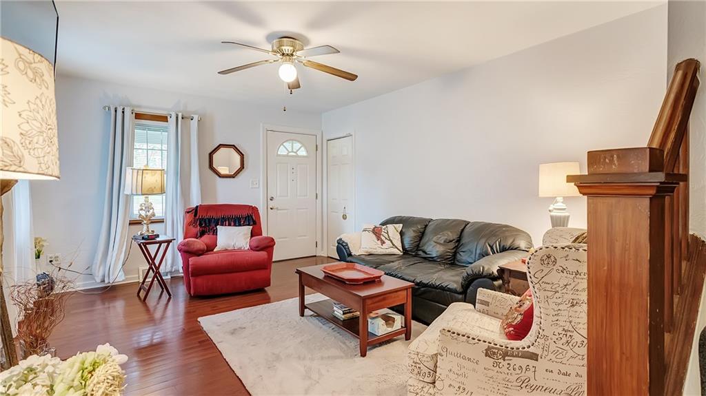 6927-6929 Shannon Road Verona, PA 15147 - Photo 2 of 23 Main House - Living Room