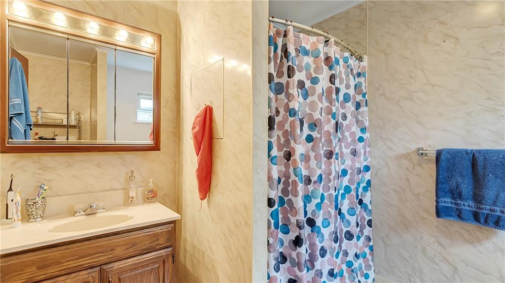 6927-6929 Shannon Road Verona, PA 15147 - Photo 19 of 23 Rear House - Full Bathroom