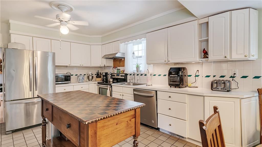 6927-6929 Shannon Road Verona, PA 15147 - Photo 3 of 23 Main House - Kitchen