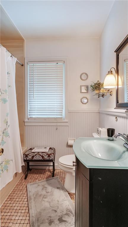 6927-6929 Shannon Road Verona, PA 15147 - Photo 7 of 23 Main House - 1st Floor Bath