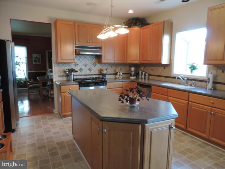 3226 Riding Court Chalfont, PA 18914 - Photo 4 of 25 Gallery Image 4