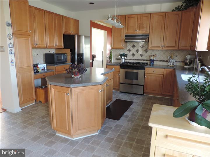 3226 Riding Court Chalfont, PA 18914 - Photo 5 of 25 Gallery Image 5