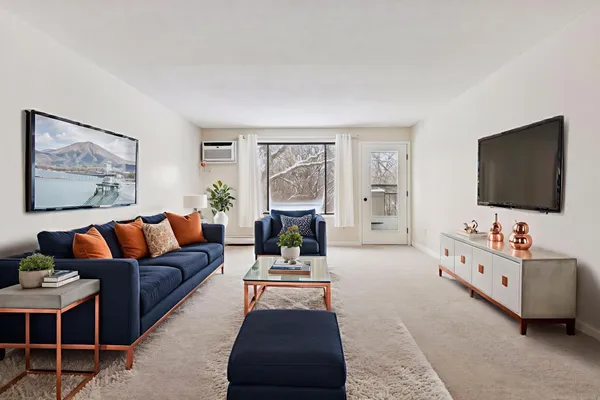 $174,000 | 4009 Heritage Hills Drive, Unit 202, Bloomington, MN 55437