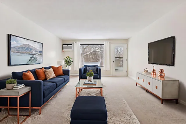 $179,900 | 4009 Heritage Hills Drive, Unit 202, Bloomington, MN 55437