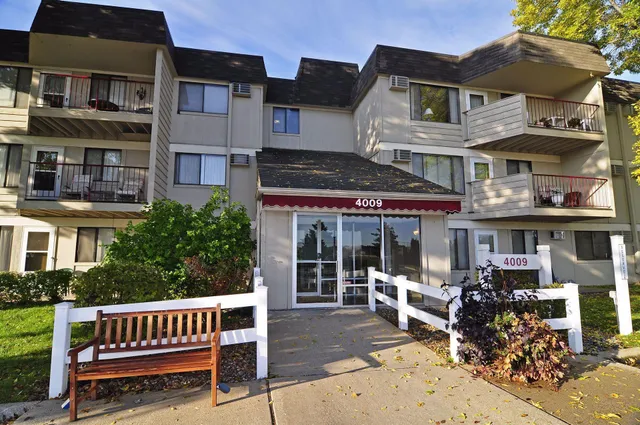 $179,900 | 4009 Heritage Hills Drive, Unit 202, Bloomington, MN 55437