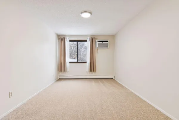 $171,500 | 4009 Heritage Hills Drive, Unit 202, Bloomington, MN 55437