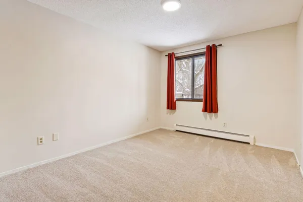 $171,500 | 4009 Heritage Hills Drive, Unit 202, Bloomington, MN 55437