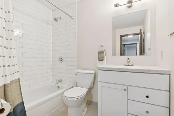 $174,000 | 4009 Heritage Hills Drive, Unit 202, Bloomington, MN 55437