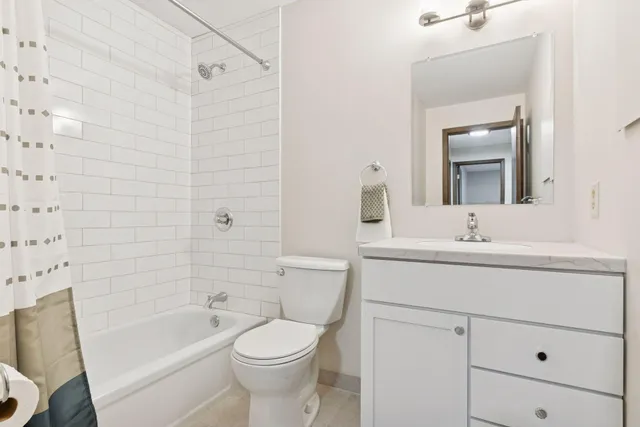 $179,900 | 4009 Heritage Hills Drive, Unit 202, Bloomington, MN 55437