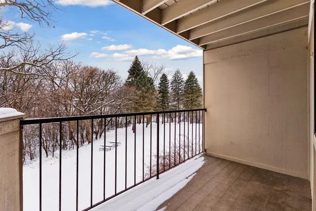$179,900 | 4009 Heritage Hills Drive, Unit 202, Bloomington, MN 55437