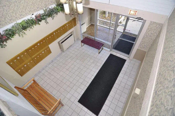 $171,500 | 4009 Heritage Hills Drive, Unit 202, Bloomington, MN 55437