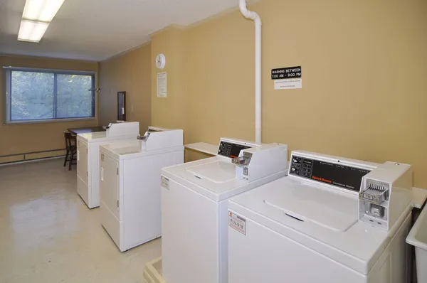 $171,500 | 4009 Heritage Hills Drive, Unit 202, Bloomington, MN 55437