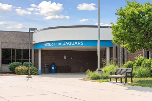 $171,500 | 4009 Heritage Hills Drive, Unit 202, Bloomington, MN 55437