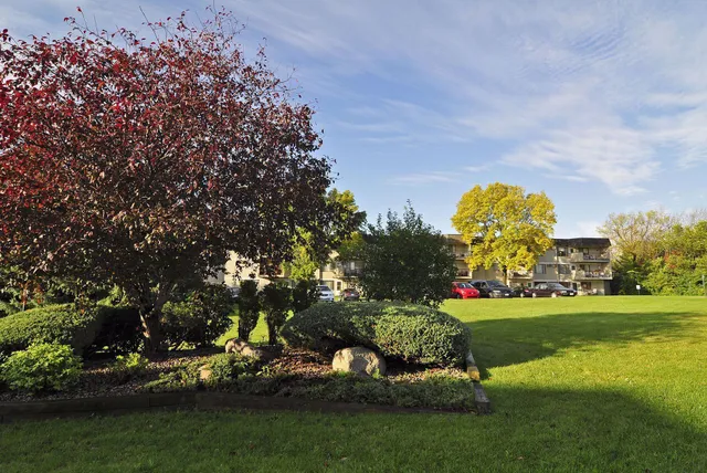 $179,900 | 4009 Heritage Hills Drive, Unit 202, Bloomington, MN 55437