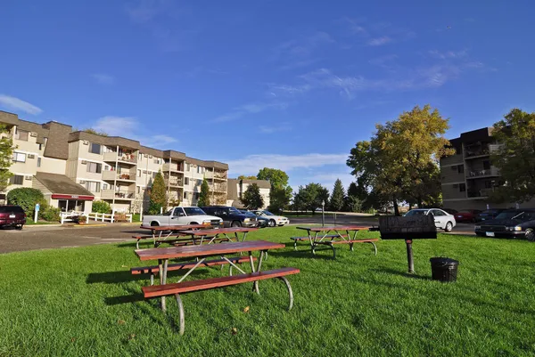 $174,000 | 4009 Heritage Hills Drive, Unit 202, Bloomington, MN 55437