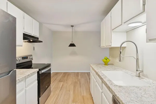 $171,500 | 4009 Heritage Hills Drive, Unit 202, Bloomington, MN 55437