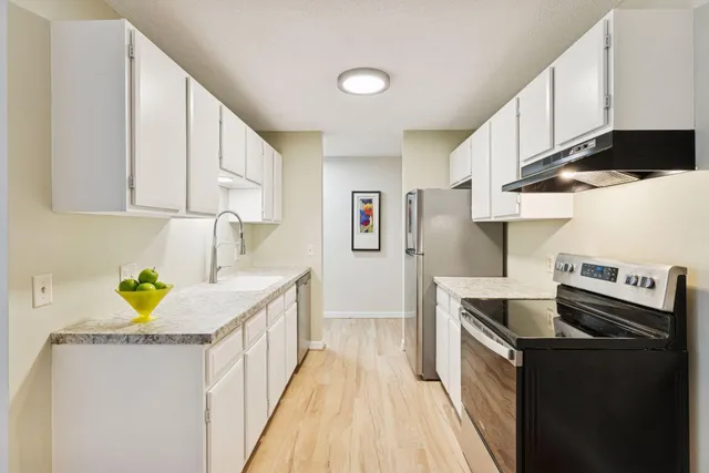 $179,900 | 4009 Heritage Hills Drive, Unit 202, Bloomington, MN 55437