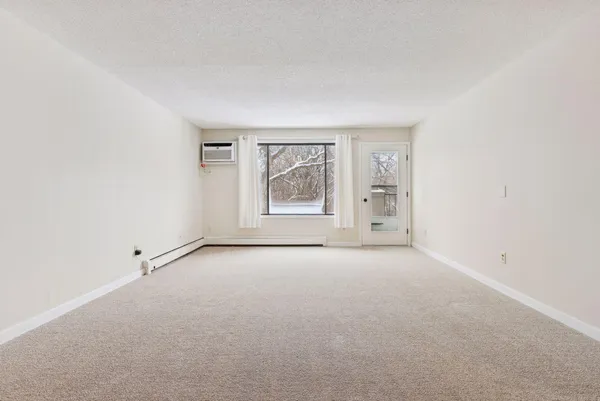 $171,500 | 4009 Heritage Hills Drive, Unit 202, Bloomington, MN 55437