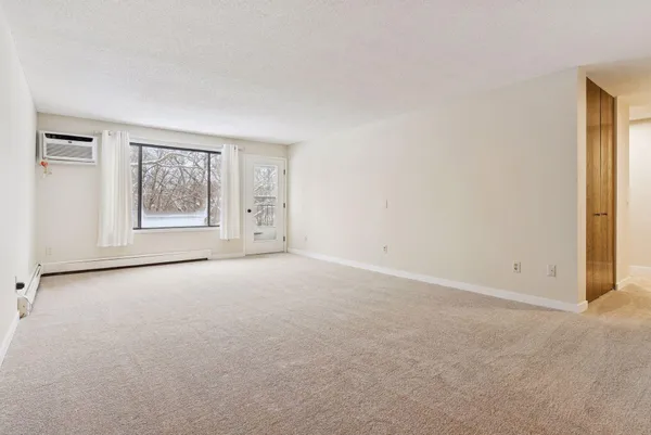 $174,000 | 4009 Heritage Hills Drive, Unit 202, Bloomington, MN 55437