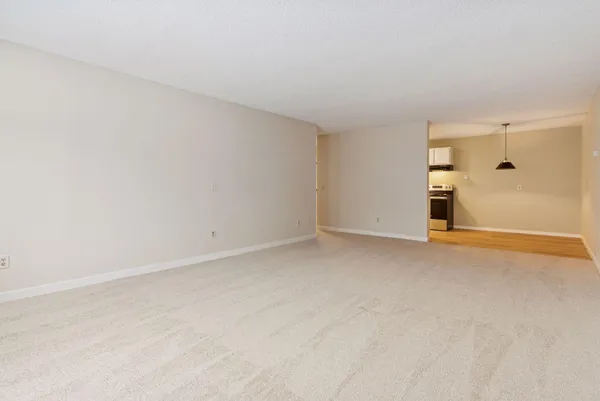 $171,500 | 4009 Heritage Hills Drive, Unit 202, Bloomington, MN 55437