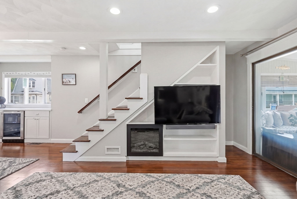 27 Billows Street Winthrop, MA 02152 - Photo 6 of 25