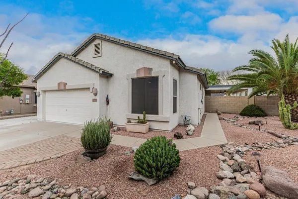 $2,400 | 20944 North 94th Lane, Peoria, AZ 85382