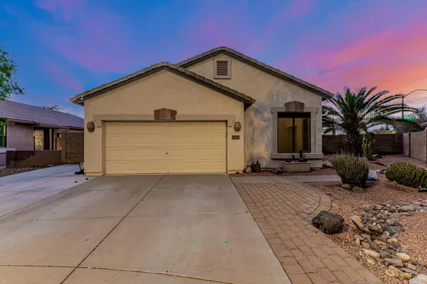 $2,400 | 20944 North 94th Lane, Peoria, AZ 85382