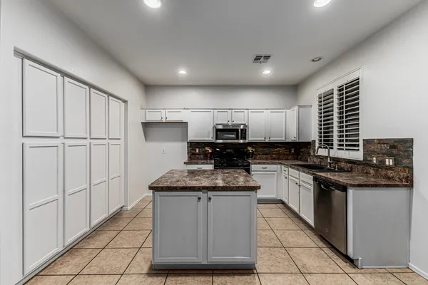 $2,400 | 20944 North 94th Lane, Peoria, AZ 85382