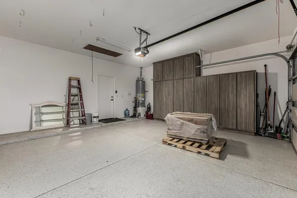 $2,400 | 20944 North 94th Lane, Peoria, AZ 85382