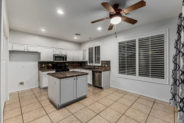 $2,400 | 20944 North 94th Lane, Peoria, AZ 85382