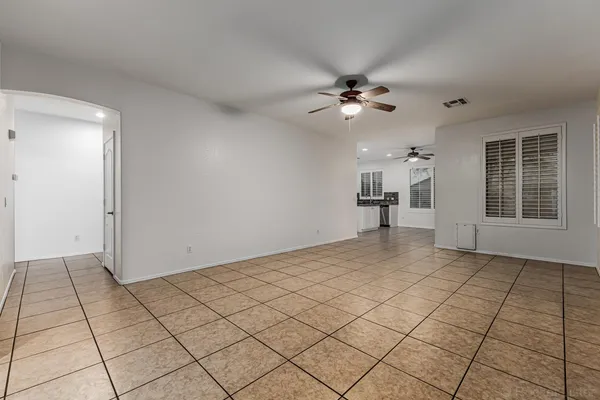$2,400 | 20944 North 94th Lane, Peoria, AZ 85382