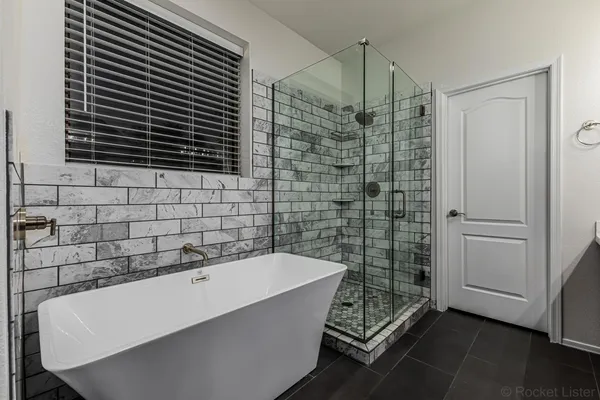 $2,400 | 20944 North 94th Lane, Peoria, AZ 85382