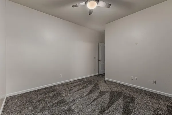 $2,400 | 20944 North 94th Lane, Peoria, AZ 85382