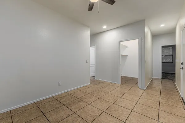 $2,400 | 20944 North 94th Lane, Peoria, AZ 85382