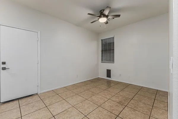 $2,400 | 20944 North 94th Lane, Peoria, AZ 85382