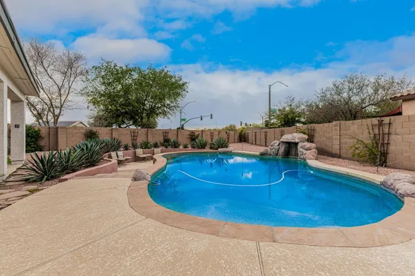 $2,400 | 20944 North 94th Lane, Peoria, AZ 85382
