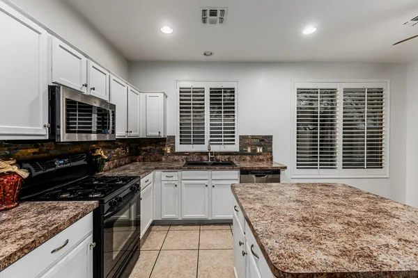 $2,400 | 20944 North 94th Lane, Peoria, AZ 85382