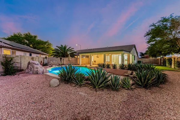 $2,400 | 20944 North 94th Lane, Peoria, AZ 85382