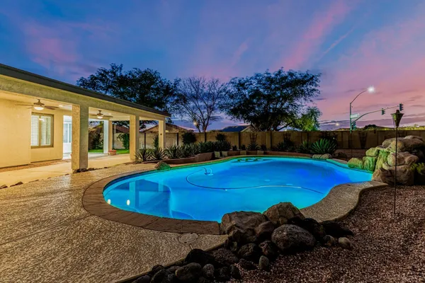 $2,400 | 20944 North 94th Lane, Peoria, AZ 85382