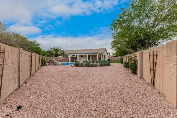 $2,400 | 20944 North 94th Lane, Peoria, AZ 85382