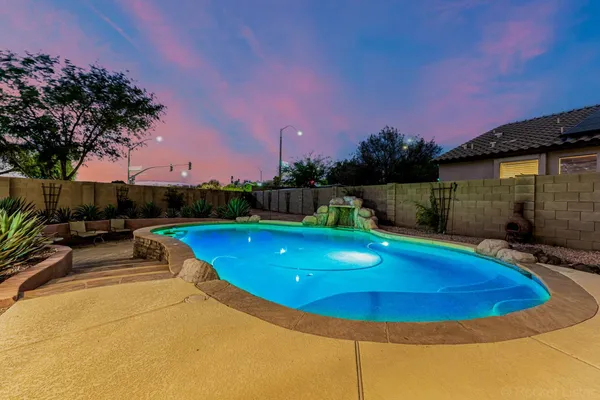 $2,400 | 20944 North 94th Lane, Peoria, AZ 85382