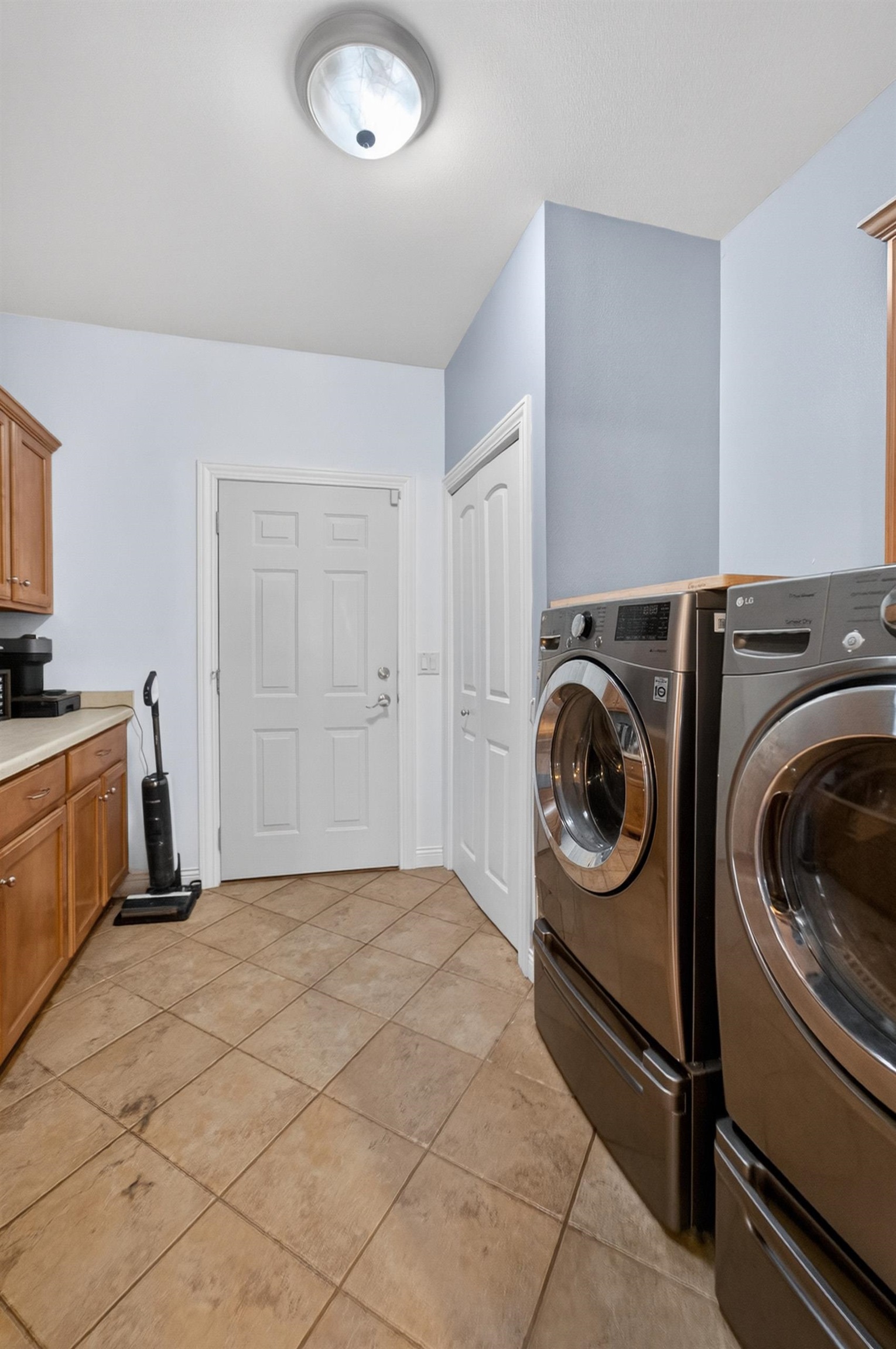 609 South Meadowbrook Lane Waunakee, WI 53597 - Photo 12 of 48