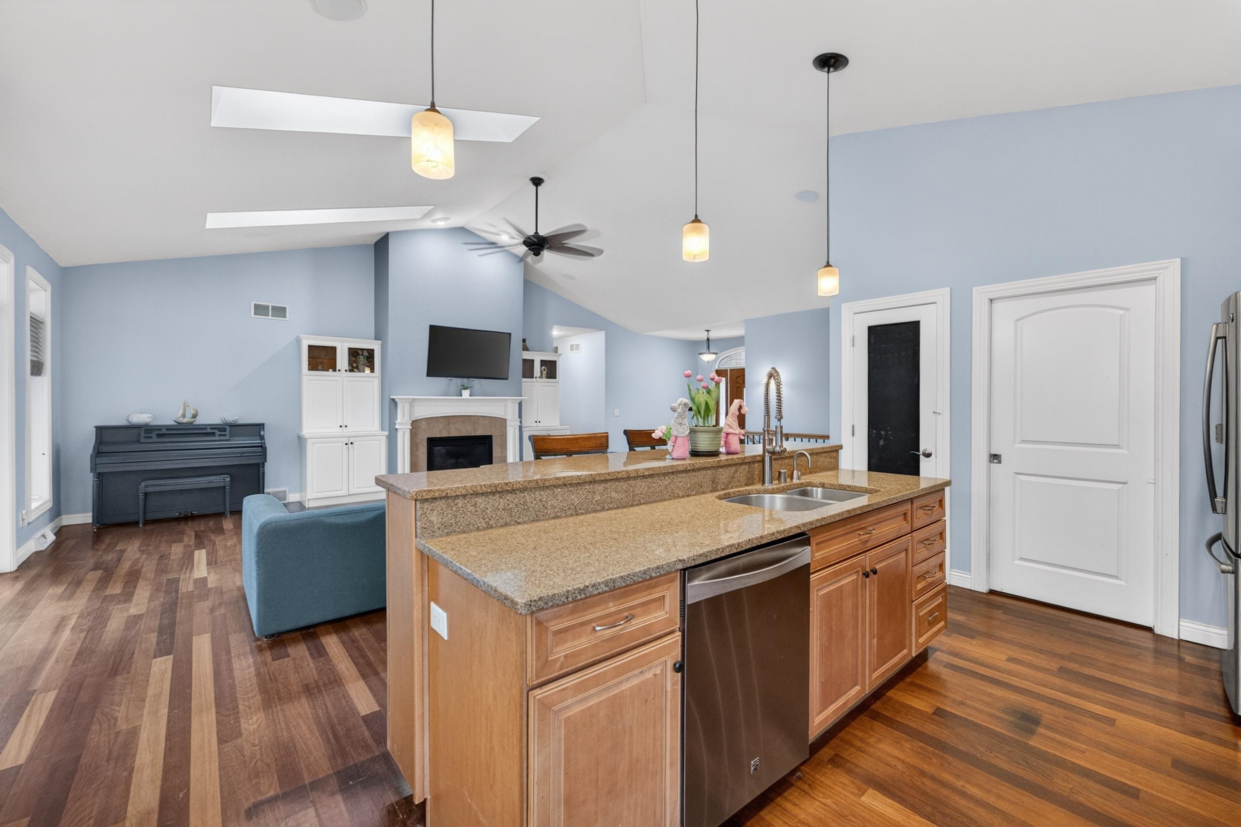 609 South Meadowbrook Lane Waunakee, WI 53597 - Photo 7 of 48