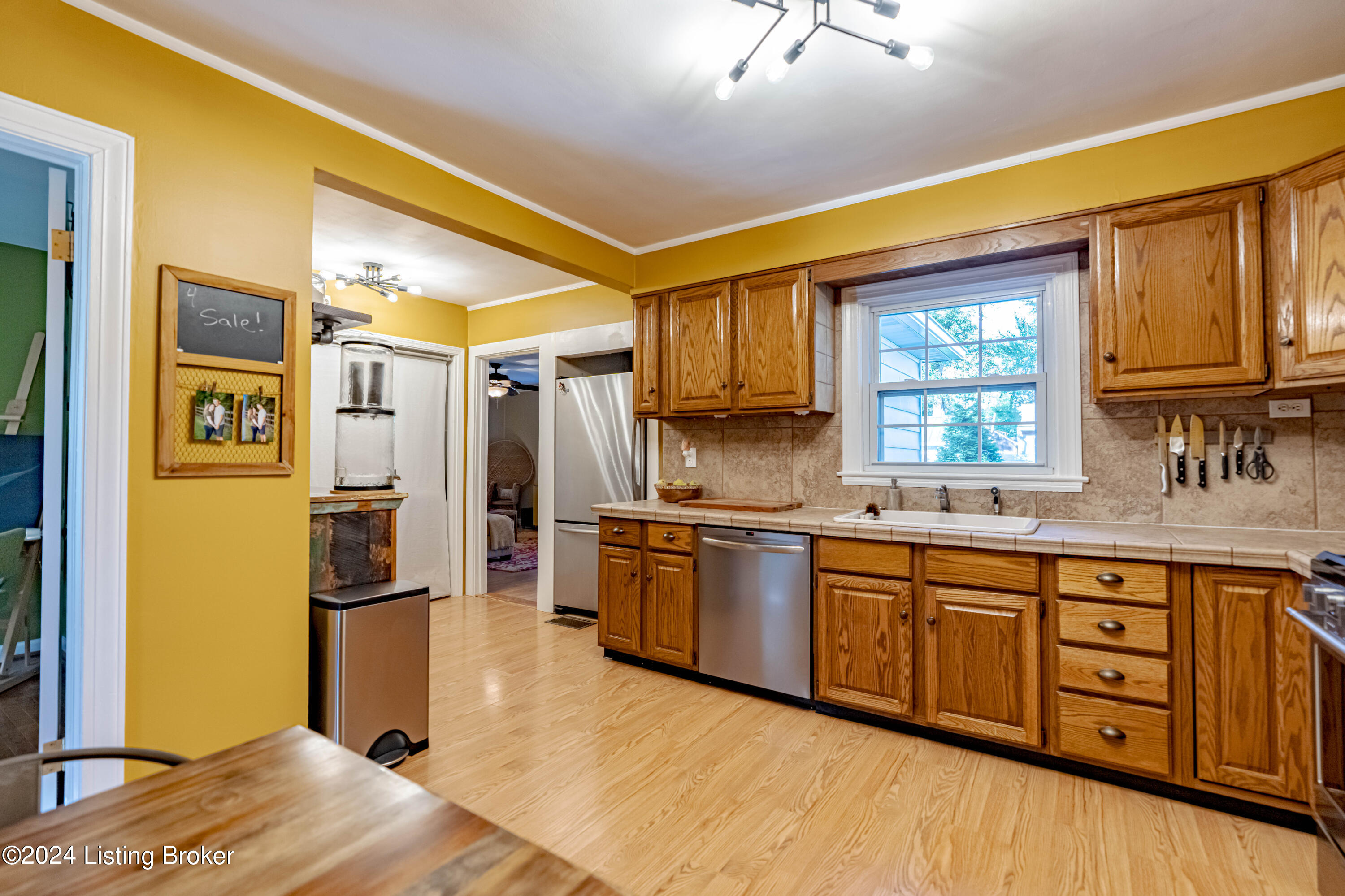 405 Evergreen Road Louisville, KY 40223 - Photo 29 of 55 Eat in kitchen (new stainless steel appliances)