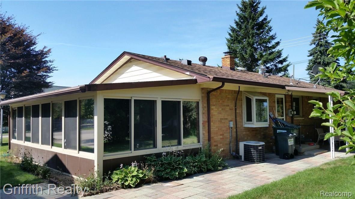 9025 Maltby Road Brighton, MI 48116 - Photo 2 of 22 porch.jpg