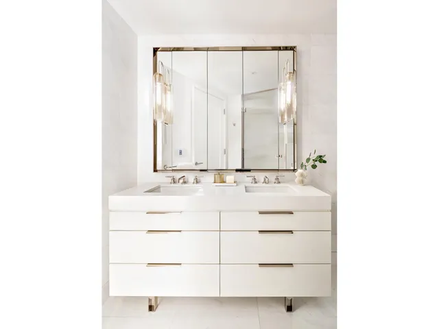 $4,495,000 | 212 West 72nd Street, Unit 9J | Upper West Side